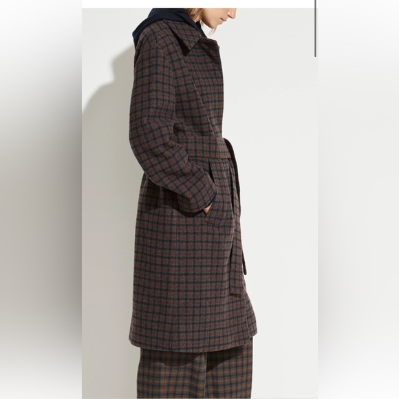 VINCE PLAID PRINT COAT Vince Coat
Black
Long
Slit Pockets & Button Closure - Picture 5 of 7